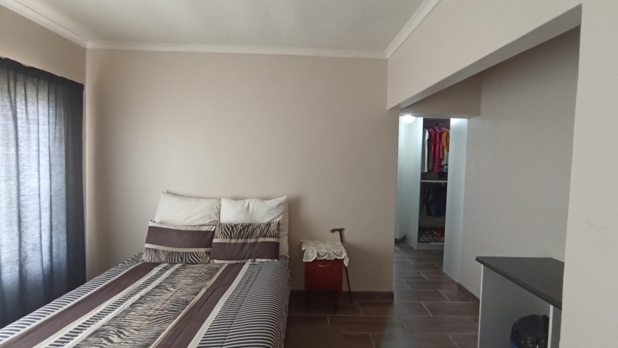 3 Bedroom Property for Sale in Louwville Western Cape